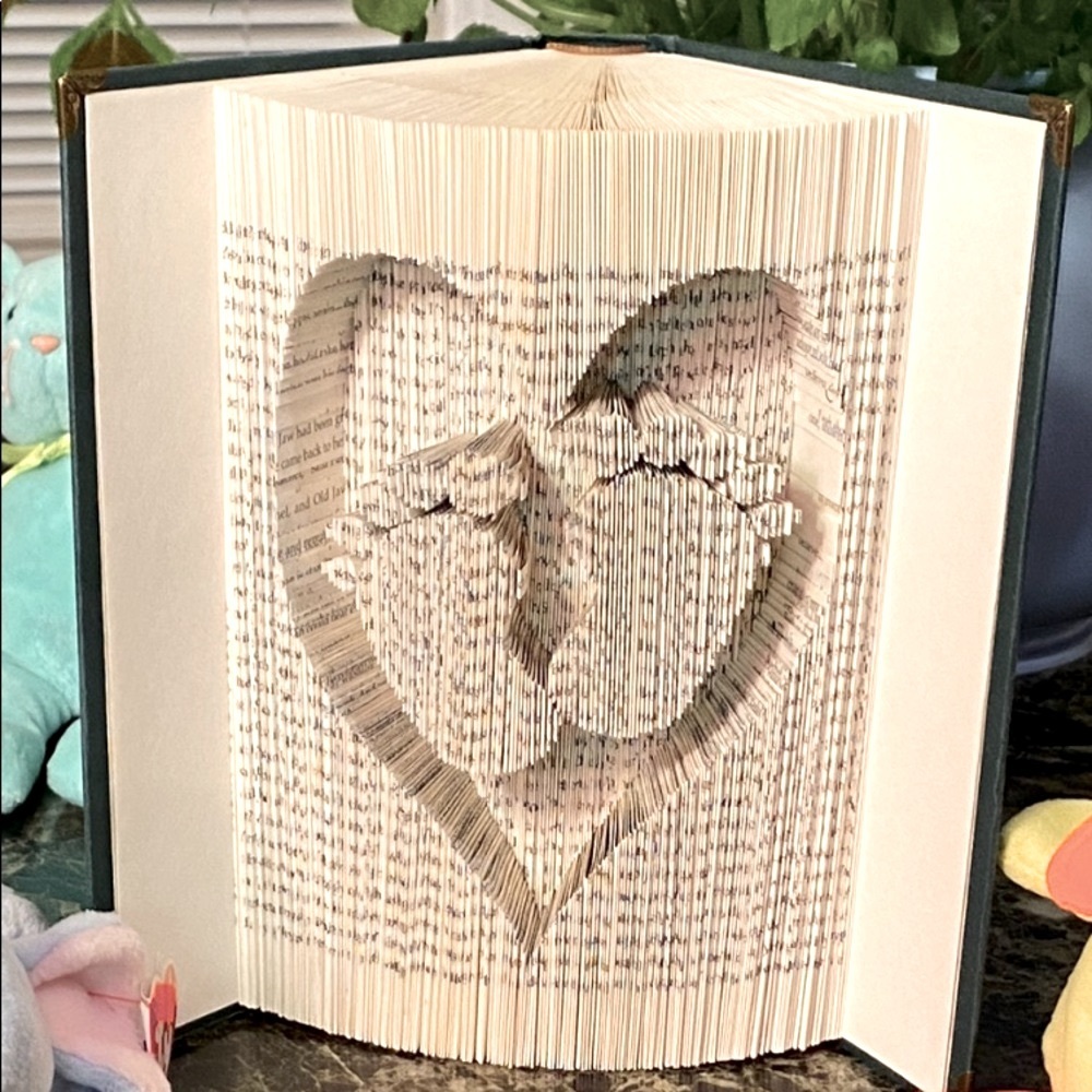 🌟HOST PICK🌟 New 𝑯𝒂𝒏𝒅𝒎𝒂𝒅𝒆 Baby Feet, Book Folding OOAK 🎁 Gift - Picture 4 of 10